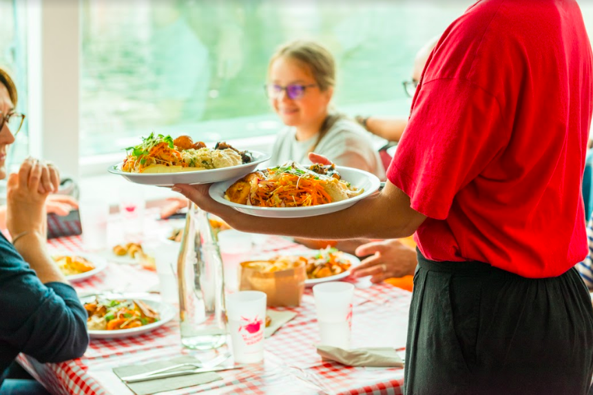 Les Marmites Volantes : ​​un nouveau modèle de restauration est possible -  FoodBiome